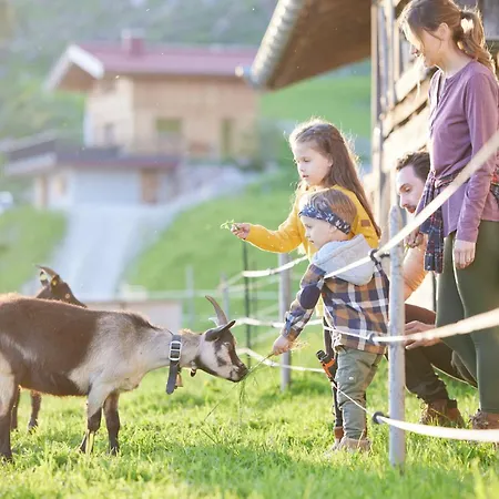 Hopfgarten Familotel Tirol هوبفغراتن إم بريكسنتال