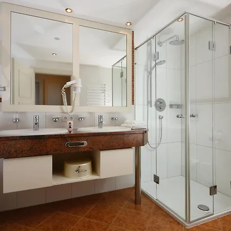 فندق Hopfgarten Familotel Tirol هوبفغراتن إم بريكسنتال