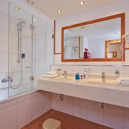 فندق Hopfgarten Familotel Tirol هوبفغراتن إم بريكسنتال